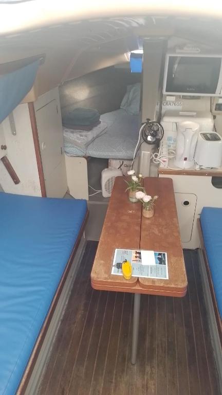 a small table and a bed in a small room at Lisboa Barcos Belém in Lisbon