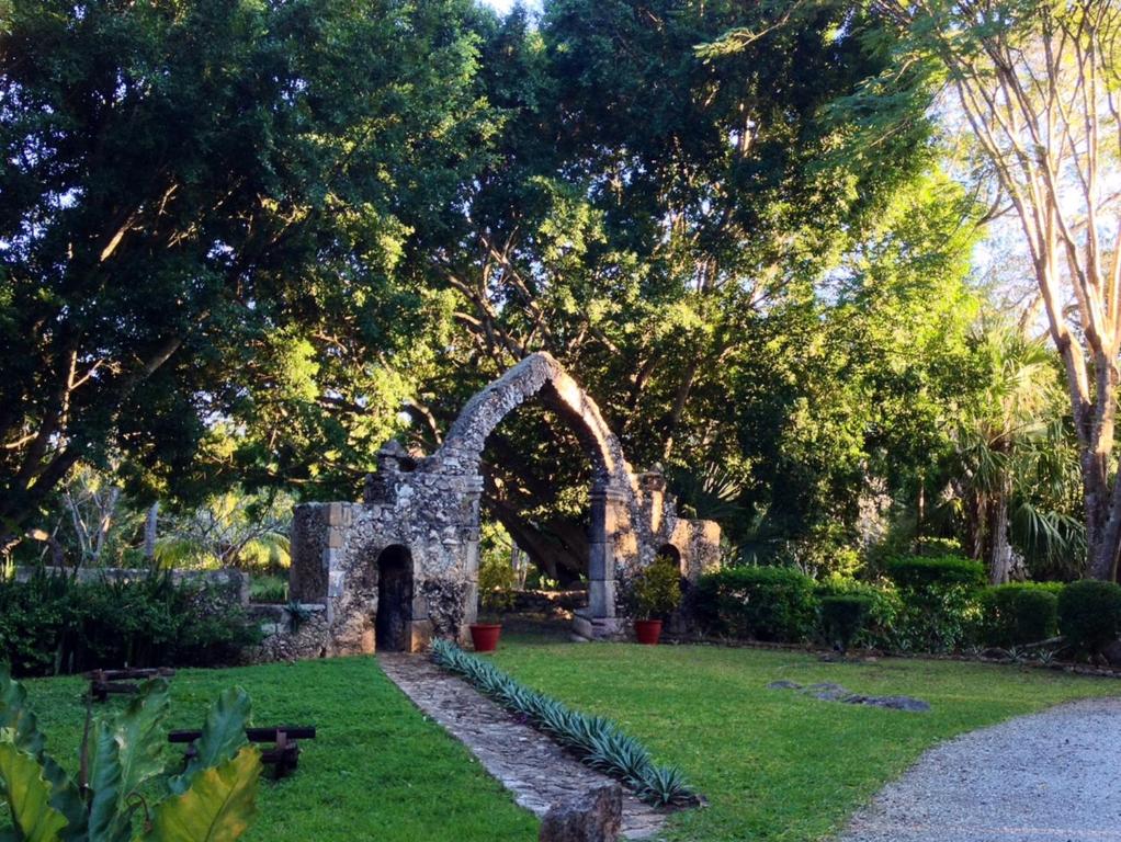 Zahrada ubytování Hacienda Chichen Resort and Yaxkin Spa