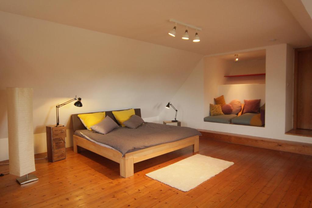 a living room with a couch and two beds at Schönes Haus in Tüttendorf