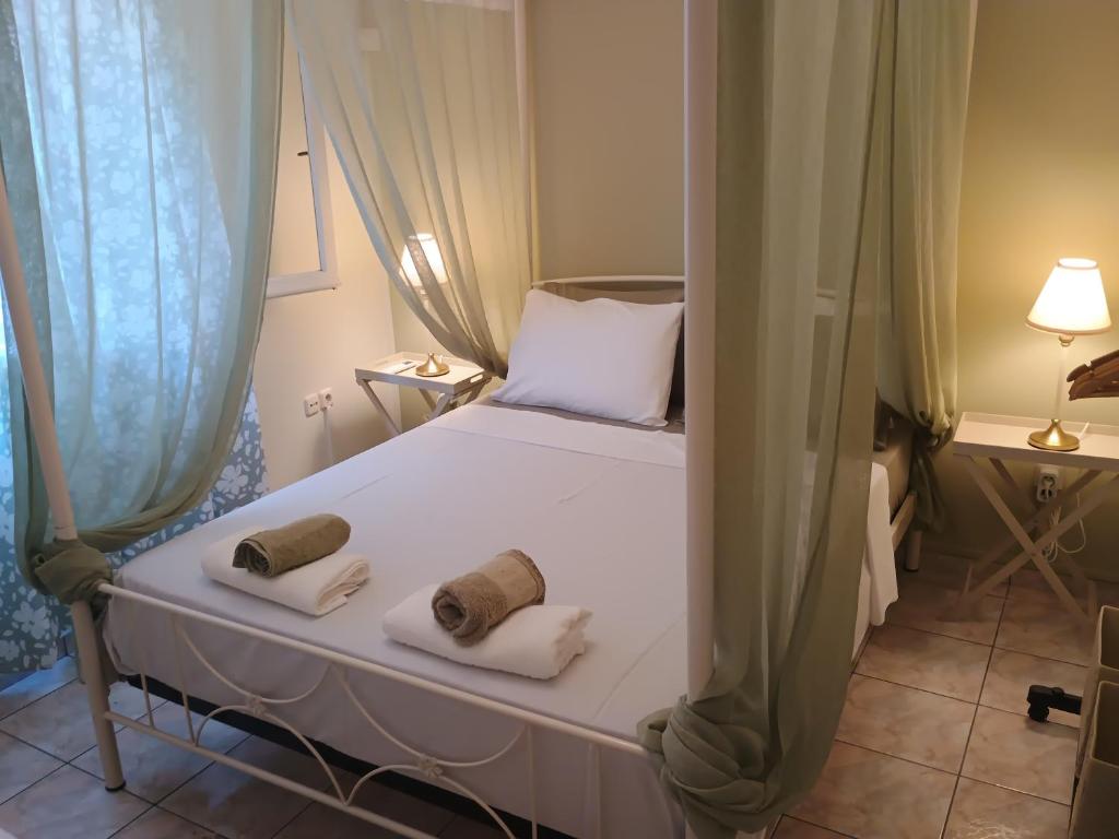 Ένα ή περισσότερα κρεβάτια σε δωμάτιο στο A home away from your home