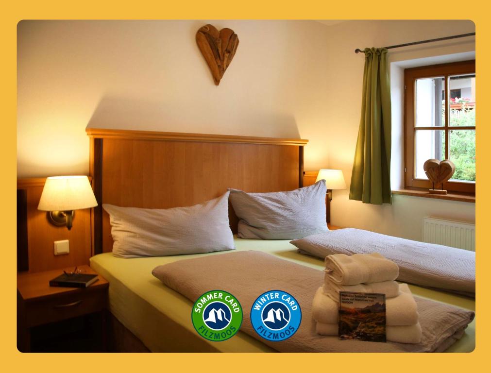 Ένα ή περισσότερα κρεβάτια σε δωμάτιο στο Die Filzmooserin - Apartments in Filzmoos, Filzmoos Card inklusive