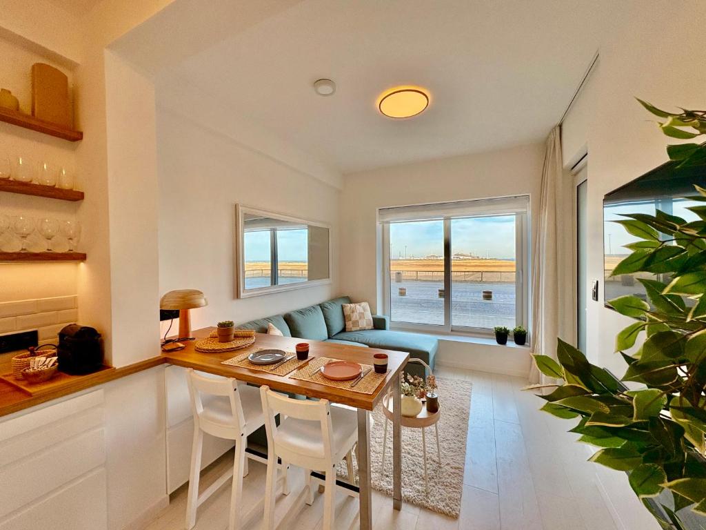 a kitchen and living room with a table and chairs at SEA VIEW Juweeltje in Knokke-Heist