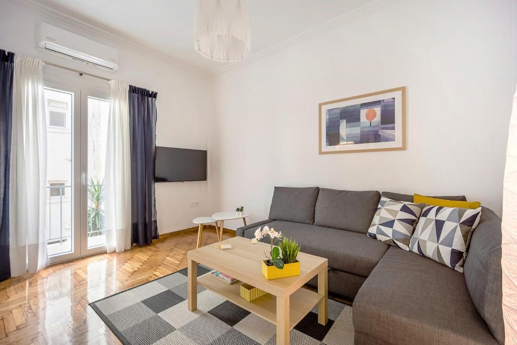 Bright apartment in old Athenian neighborhood!