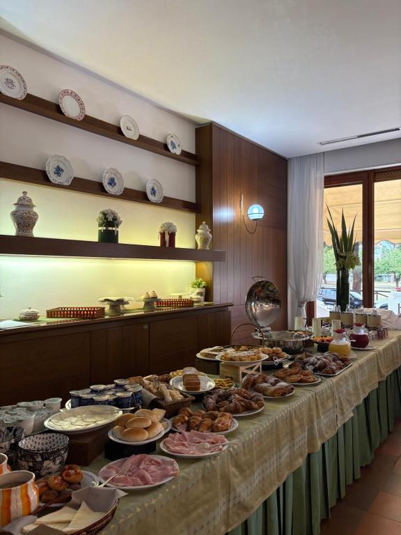 a buffet line with a long table filled with food at Hotel Astoria in Pineto