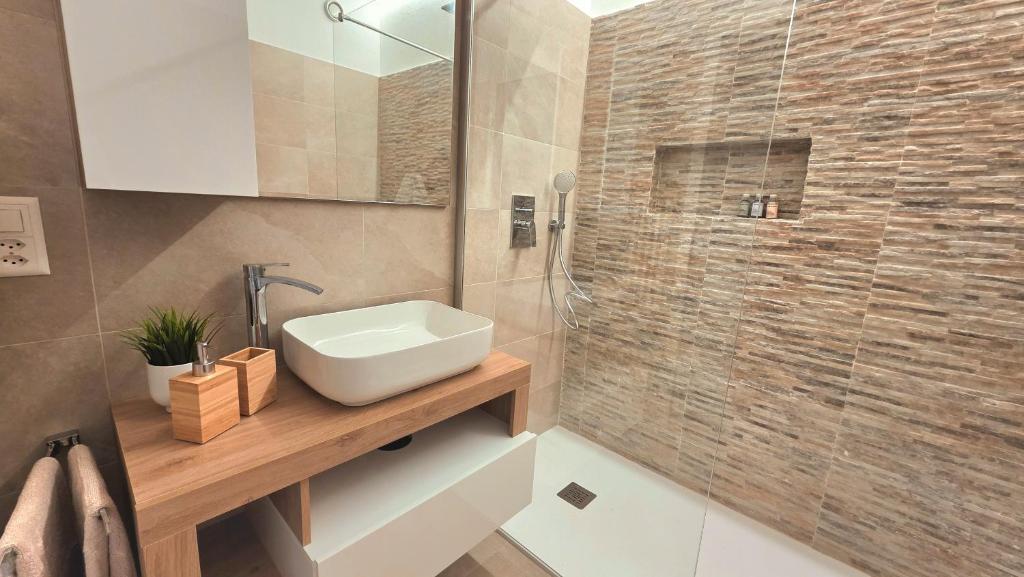 Oasis Apartment with Free parking - Resim 17