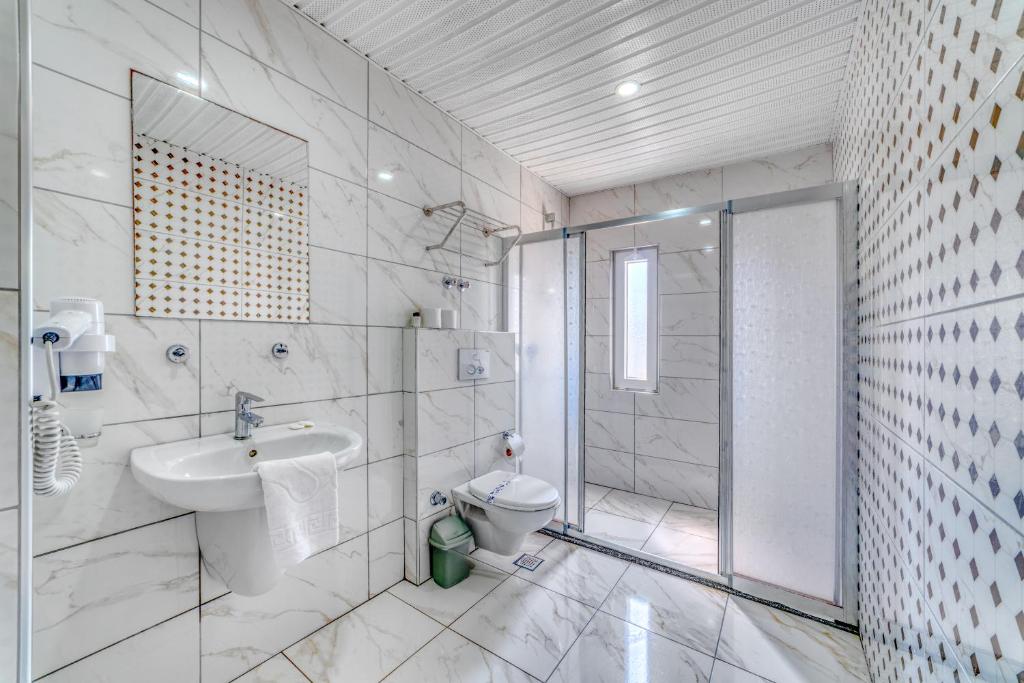 Cleopatra Ada Apart - 4