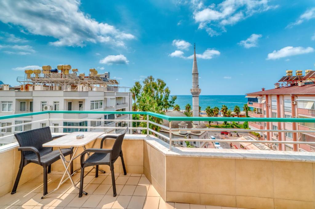 Cleopatra Ada Apart - 17