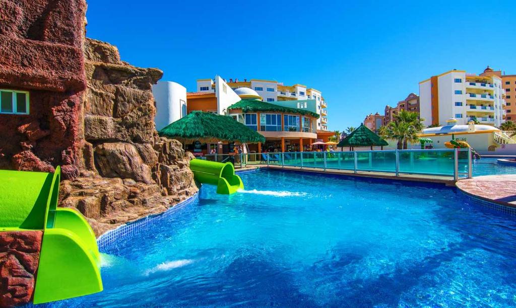 Πισίνα στο ή κοντά στο Las Palmas 2BR 2BA Suite 3rd FL Ocean View- B301