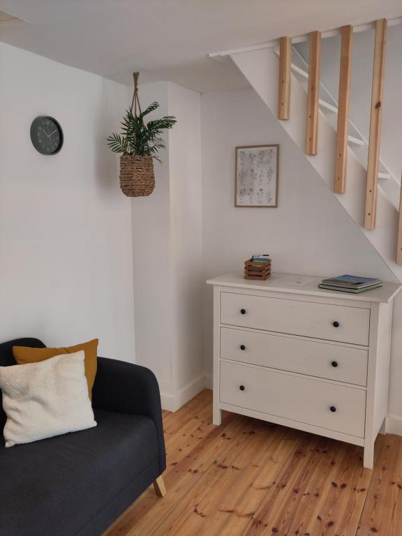 a living room with a couch and a dresser at Les Trois-Escabelles in Dinant