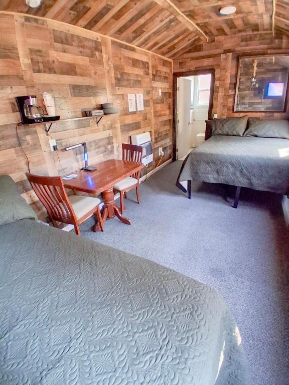 Genas's Sierra Inn & Restaurant - Chalet