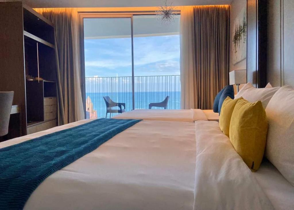 Giường trong phòng chung tại Tropical Ocean Escape Nha Trang