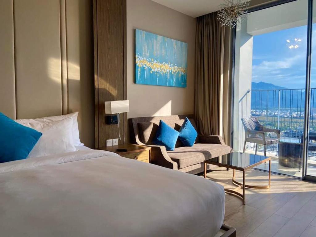 Giường trong phòng chung tại Tropical Ocean Escape Nha Trang