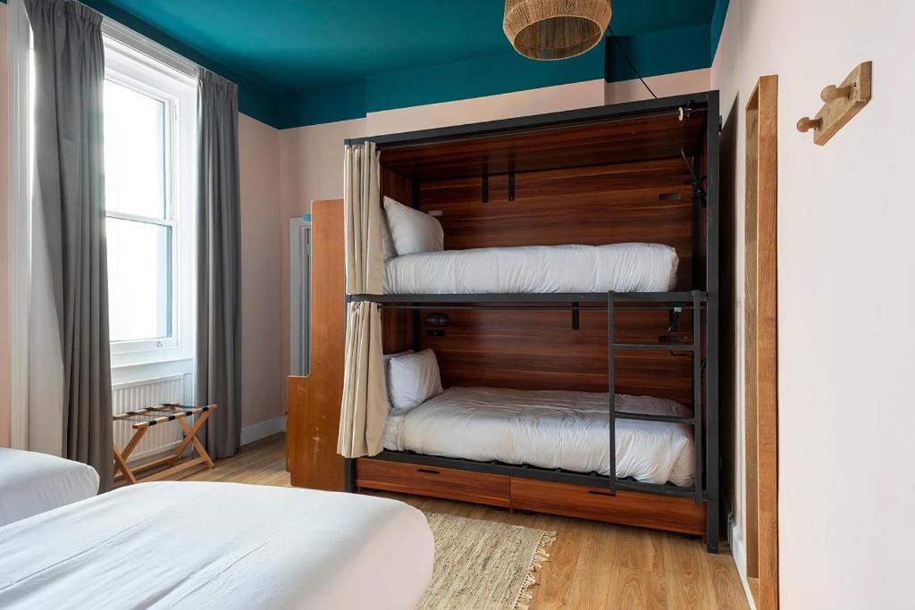 
Bed in 8-Bed Mixed Shared Dormitory Room
