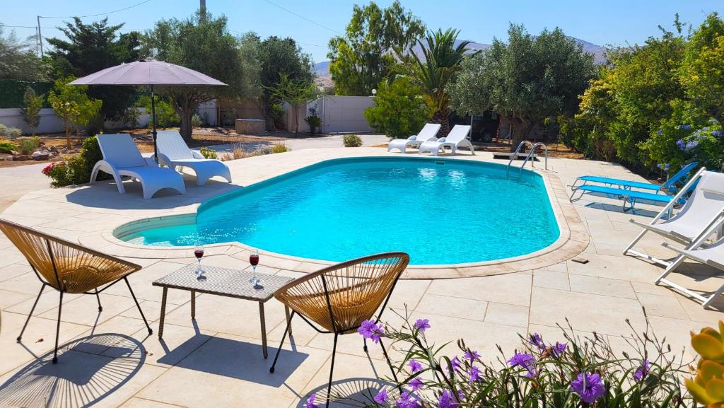Bazén v ubytování Luxury villa Espera Lagonisi with private pool nebo v jeho okolí