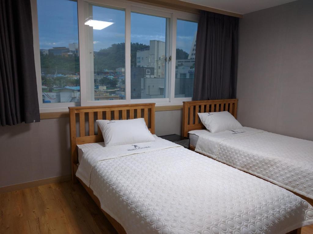 Postel nebo postele na pokoji v ubytování Backpackers In Yeosu