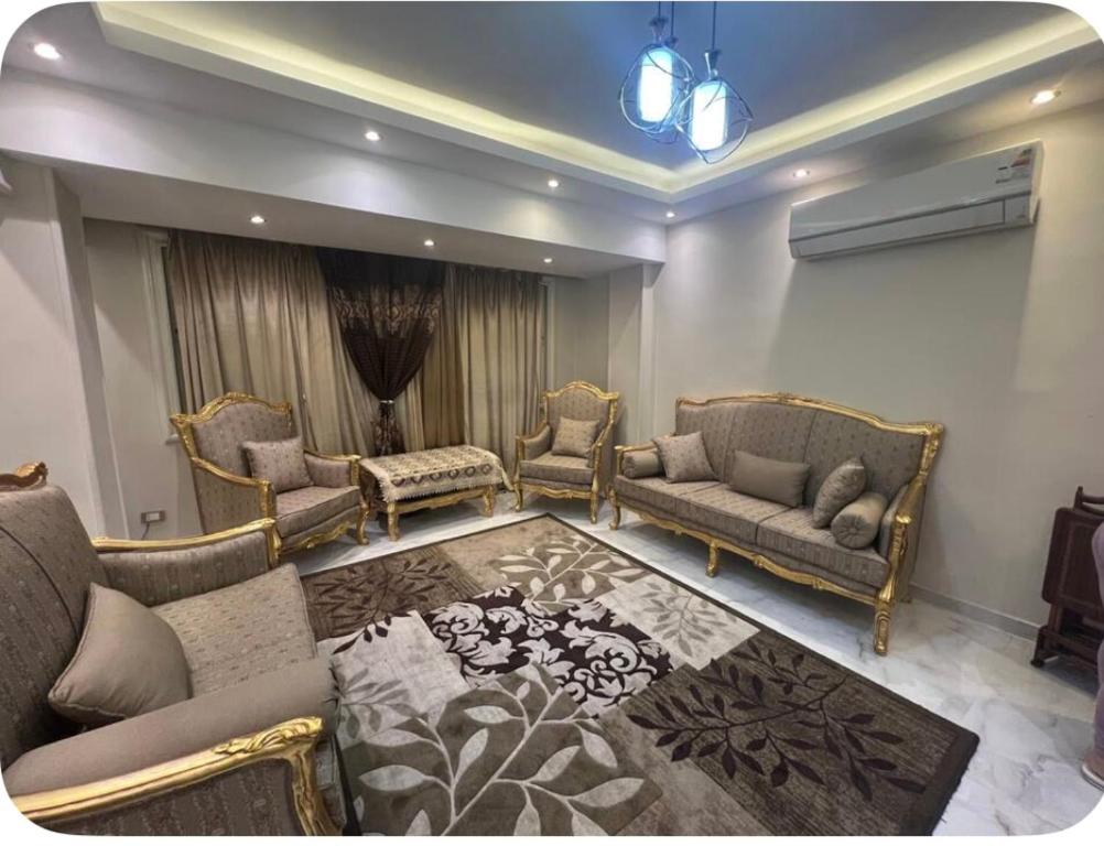 Χώρος καθιστικού στο شقة فاخره للايجار