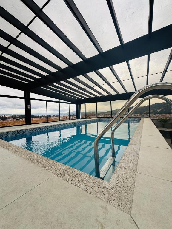 Бассейн в Suite with pool condominium Torres de Almería или поблизости