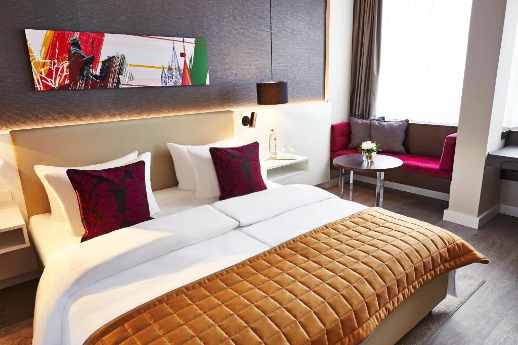 Postel nebo postele na pokoji v ubytování Steigenberger Hotel Köln