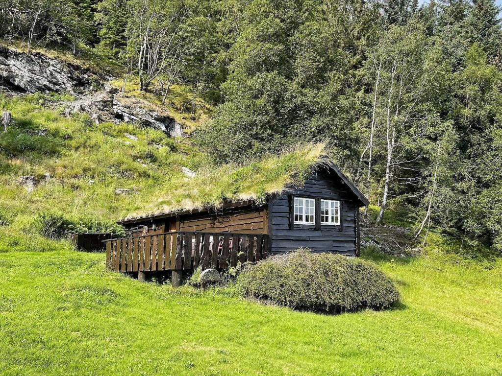 Bryggjaにある4 person holiday home in Bryggja-By Traumの草屋根の家