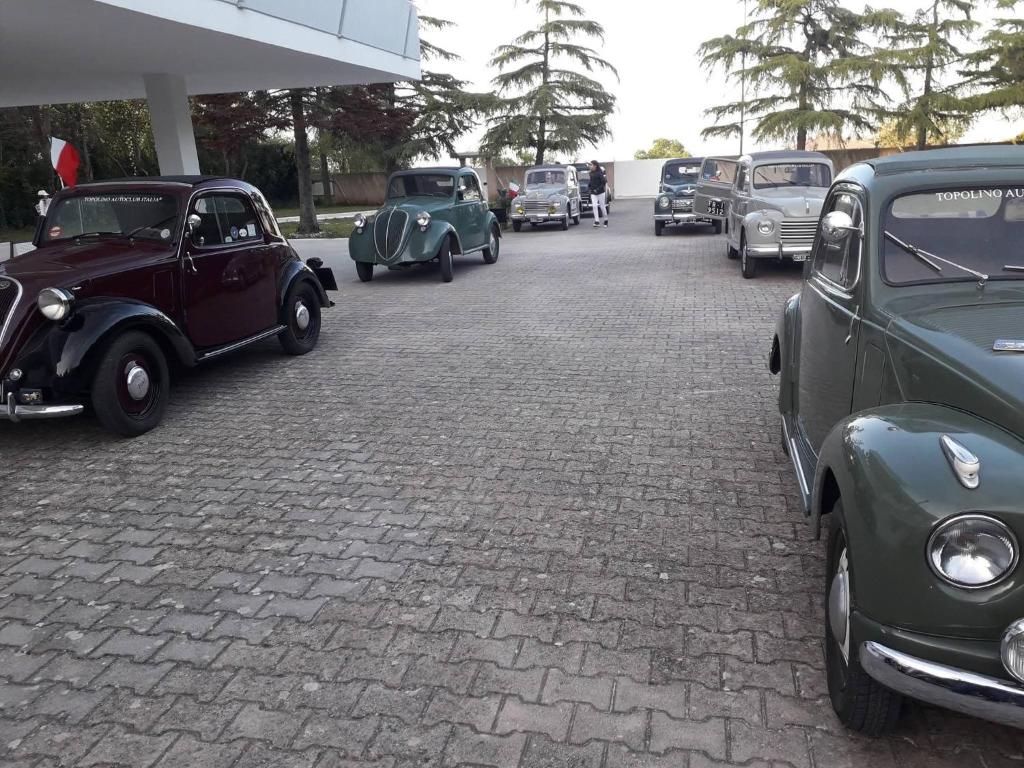 a group of cars parked in a parking lot at B&B Pan del Cucco in Santeramo in Colle