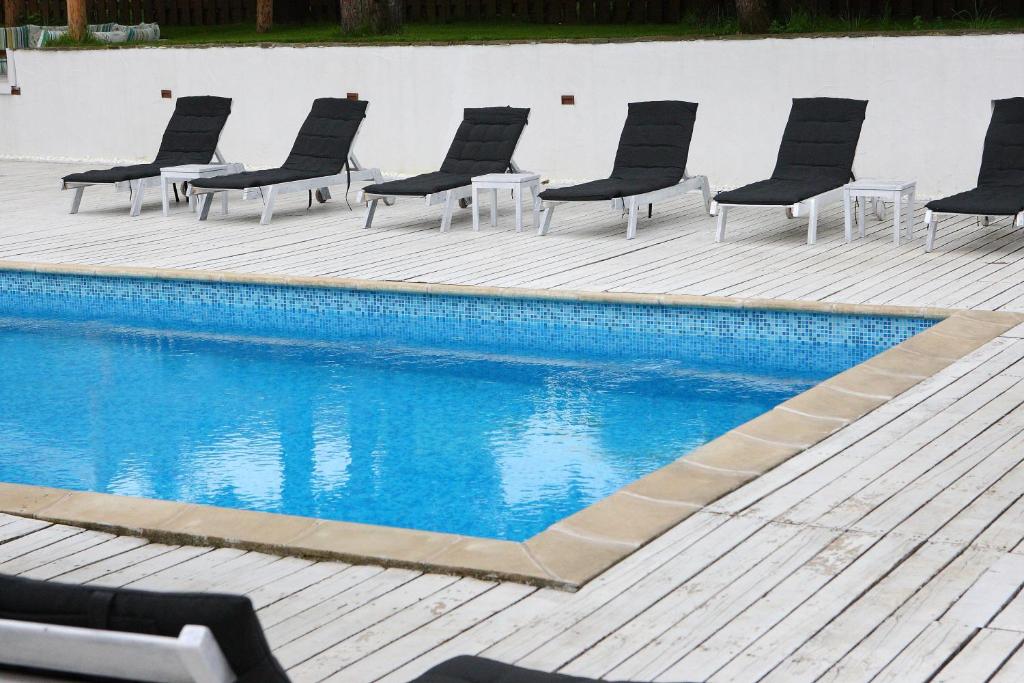 Bazén v ubytování Hotel Par Avion nebo v jeho okolí