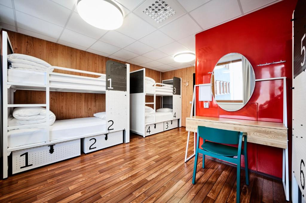 Generator Stockholm - Cama Em Quarto De Dormitório De 6 Camas