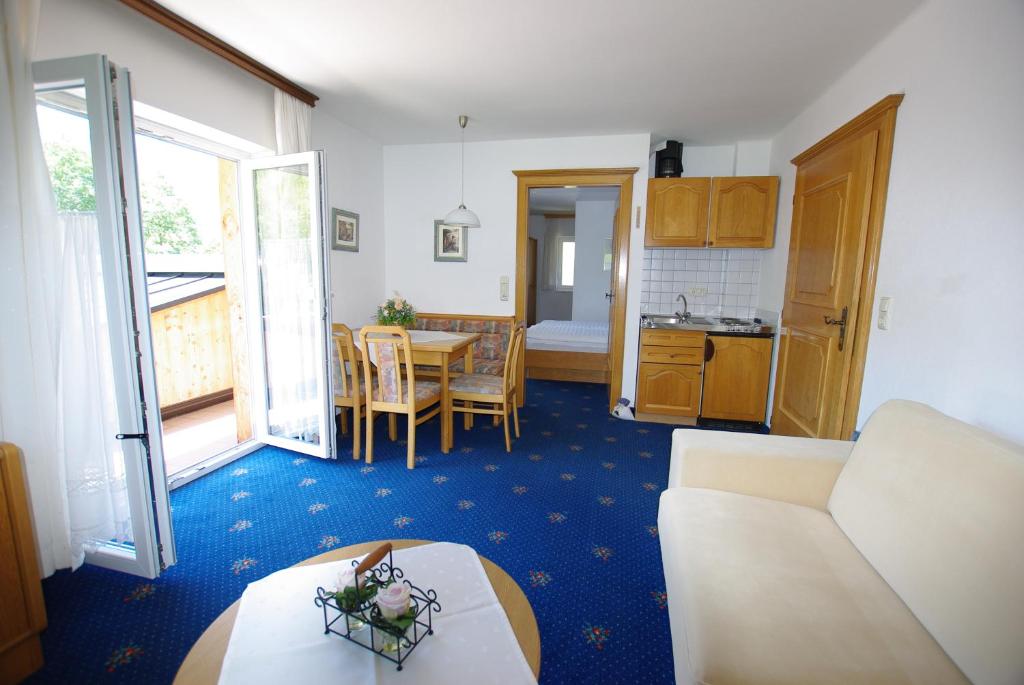Kuchyň nebo kuchyňský kout v ubytování Hotel-Pension Heike