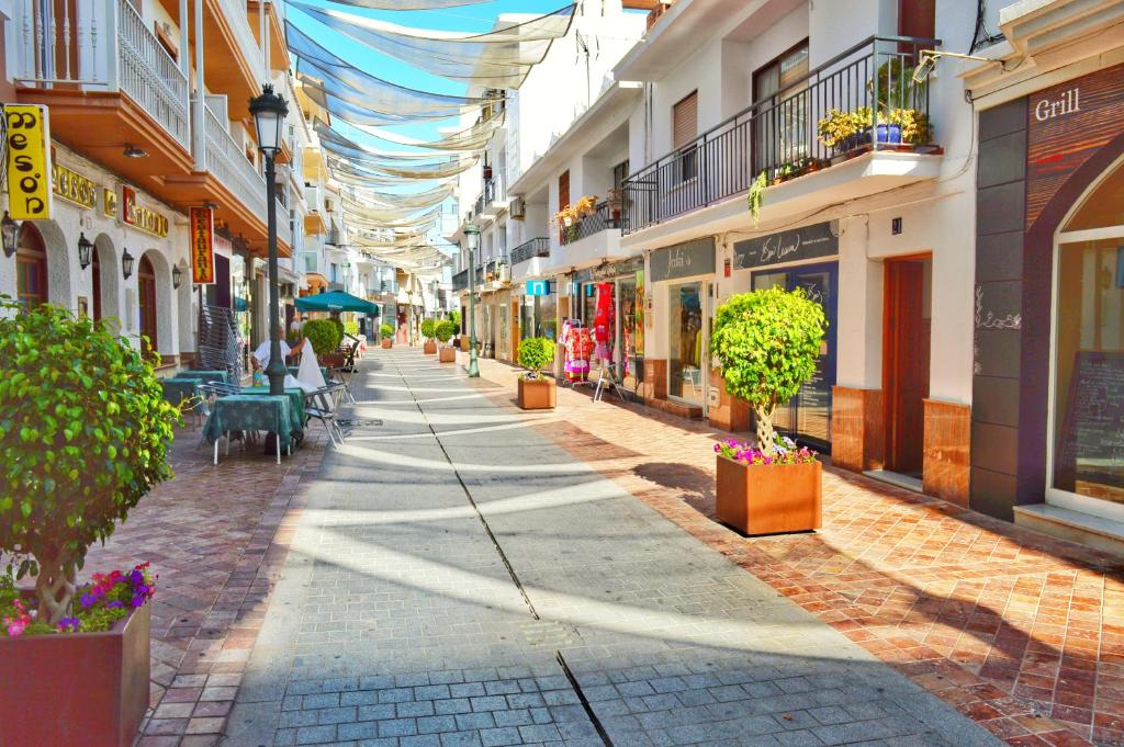 El barrio en el que está el departamento o un barrio cercano