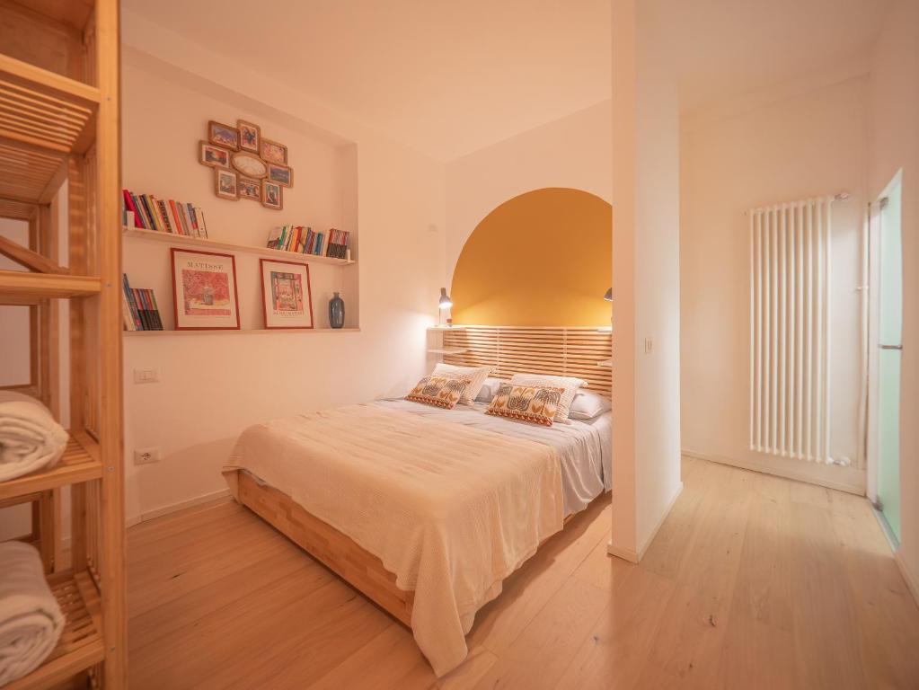a bedroom with a bed in a room with an arch at La Casa di Nina e la Luna in Perugia