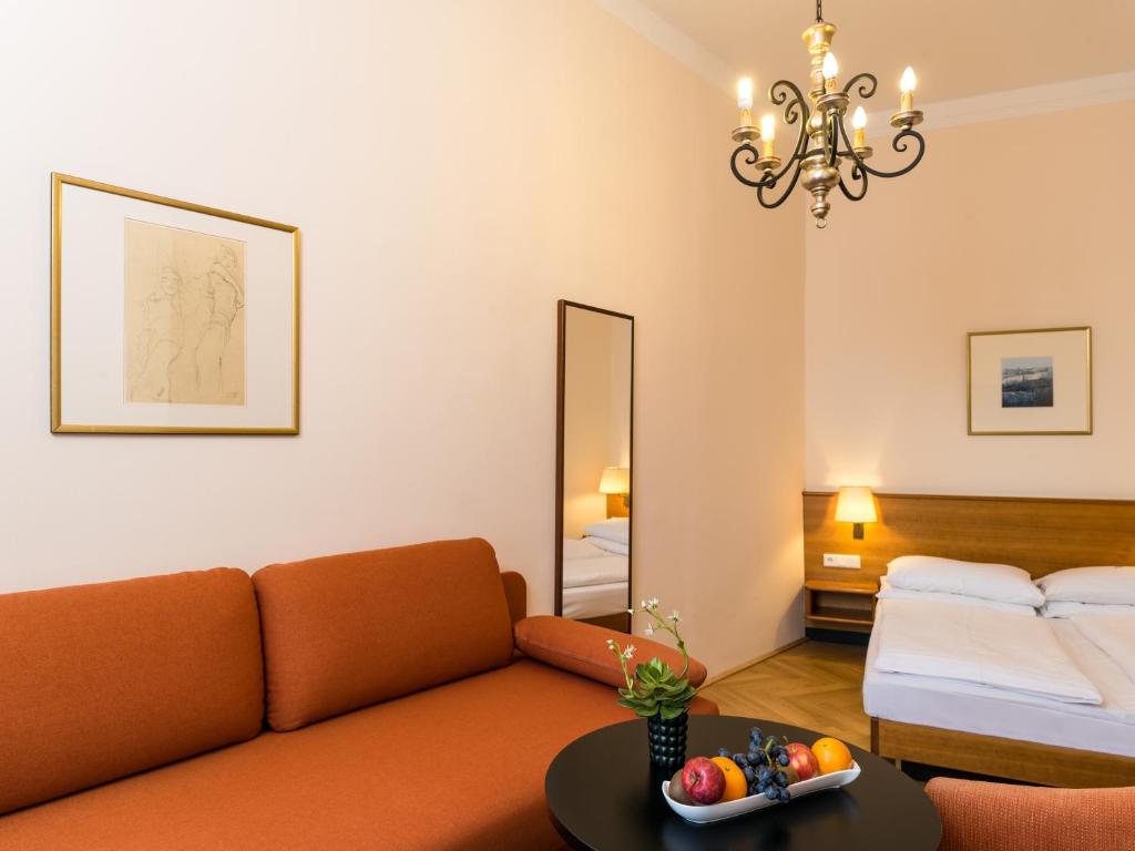 Postel nebo postele na pokoji v ubytování Hotel Johann Strauss