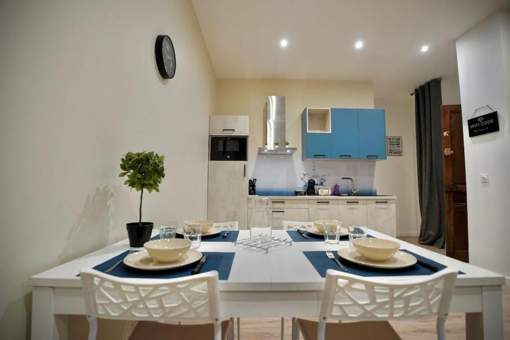 Kuchyň nebo kuchyňský kout v ubytování La ReyHome T2 rénové proche Gare et centre-ville