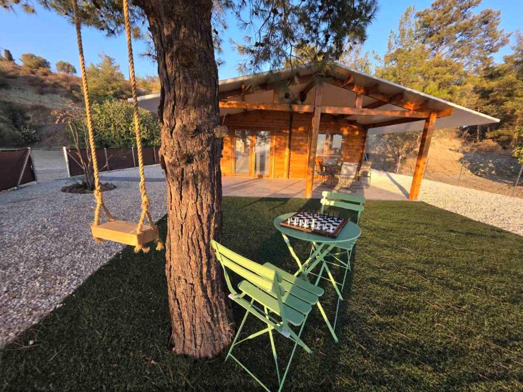 O grădină în afara Kellaki Relaxation Cottage