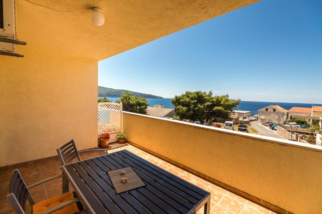 A balcony or terrace at Apartments Villa Katina