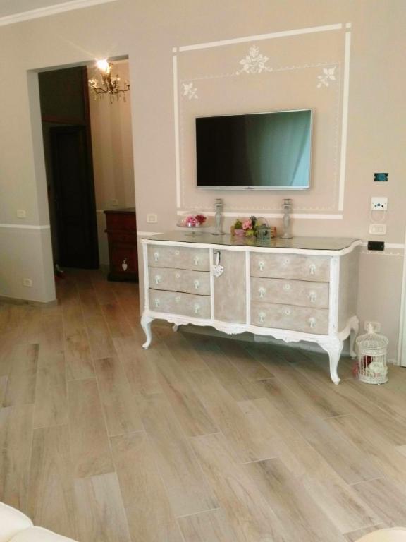 TV a/nebo společenská místnost v ubytování La Valinfiore Charming Home
