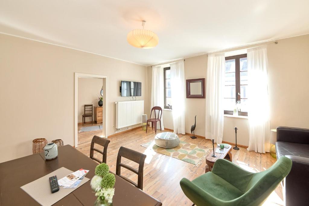 Televisyen dan/atau pusat hiburan di Altstadt Residenz Wohnung 2