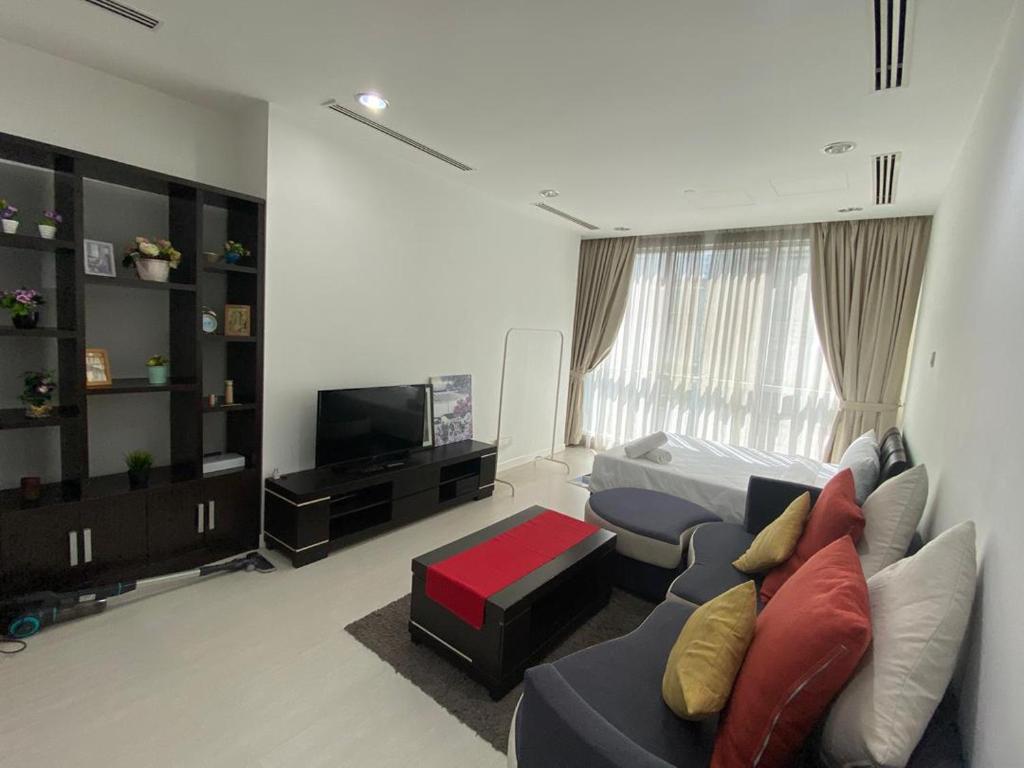 TV a/nebo společenská místnost v ubytování KLCC Bukit Bintang Binjai 8 premium soho by Prime Suites