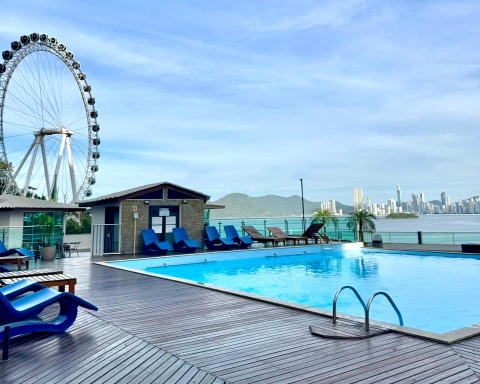Πισίνα στο ή κοντά στο Lindo Apartamento com Vista Mar