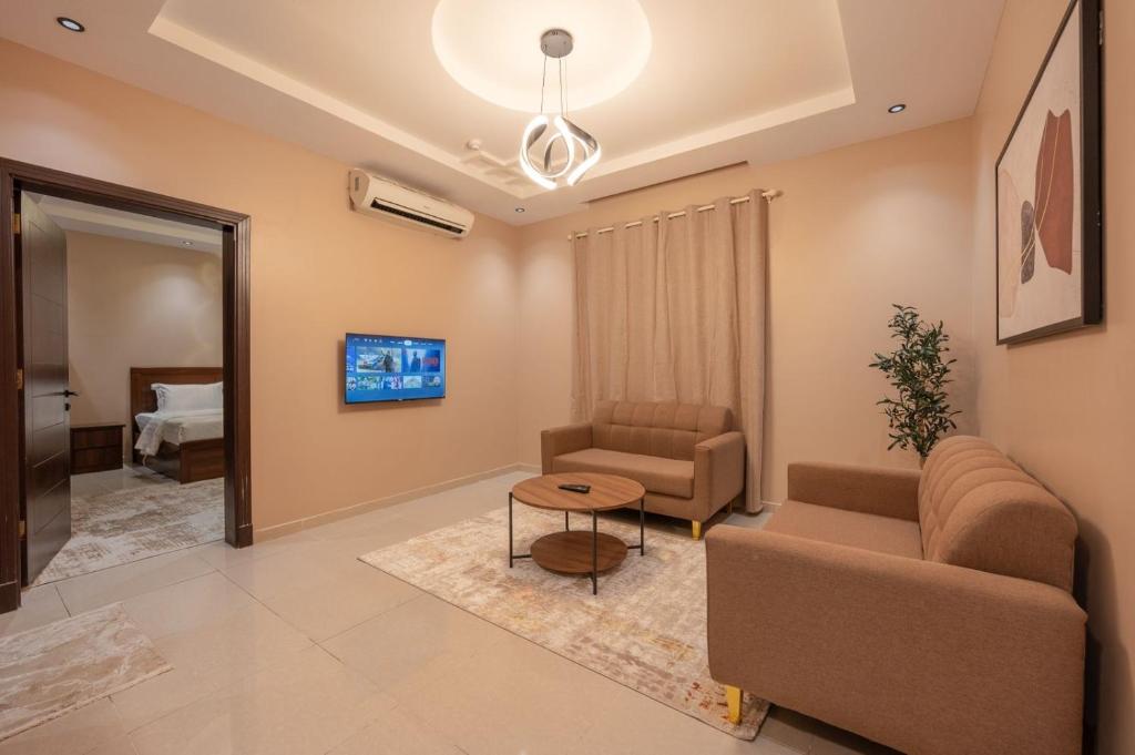 Una televisión o centro de entretenimiento en شُرفه سويت توصيل مجاني من المطار