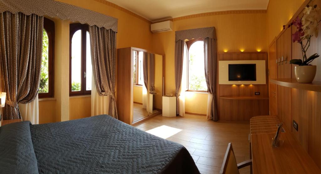 TV a/nebo společenská místnost v ubytování Hotel Vela D'oro ***S
