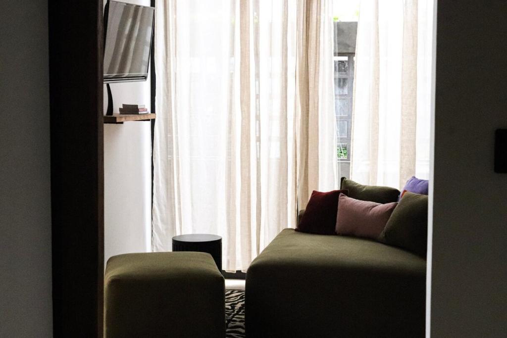 Khu vực ghế ngồi tại 1-Bedroom Villa, high Speed wifi, pool and garden,