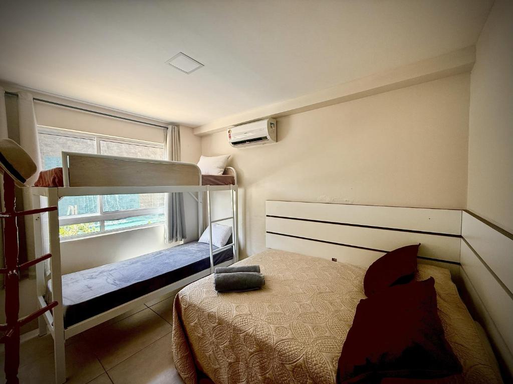 a small bedroom with a bunk bed and a window at Sossego do Porto Galinhas Flats in Porto De Galinhas