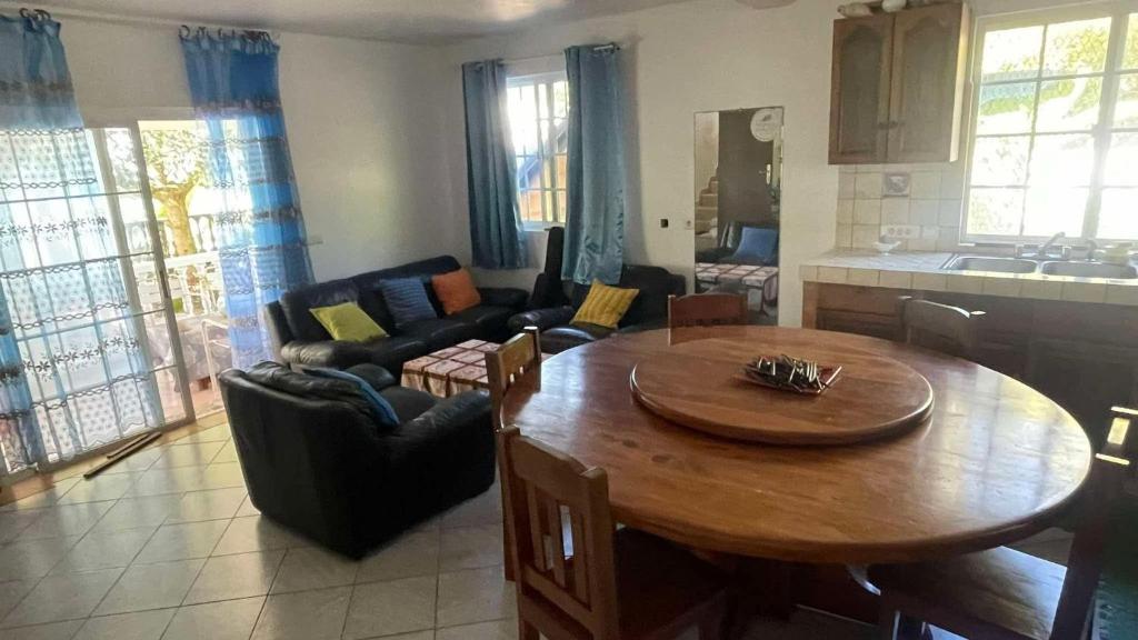 Villa Maraeroa PK 20,800 bord de mer - photo 3 - Raiatea, Polynésie