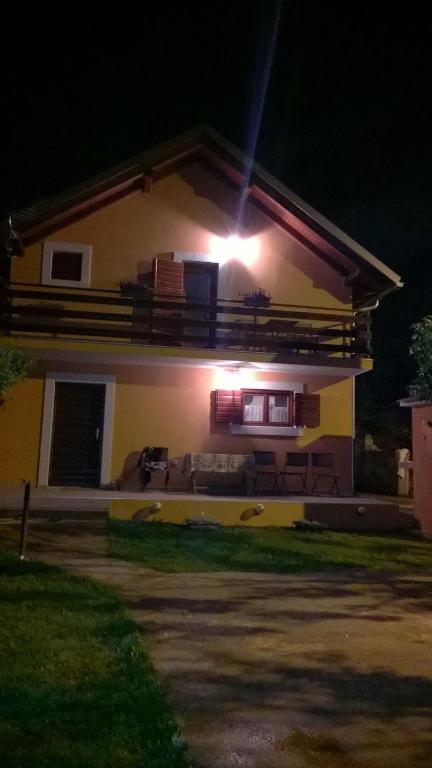 Budova, v ktorej sa dovolenkový dom nachádza