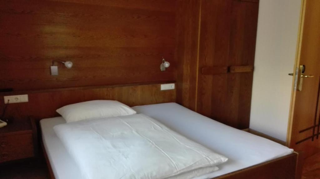 Postel nebo postele na pokoji v ubytování Pensione Valbona
