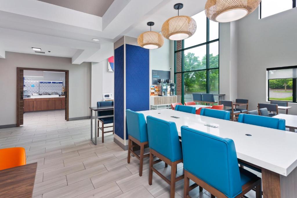 Holiday Inn Express Hotel & Suites Youngstown - North Lima/Boardman by IHG photo