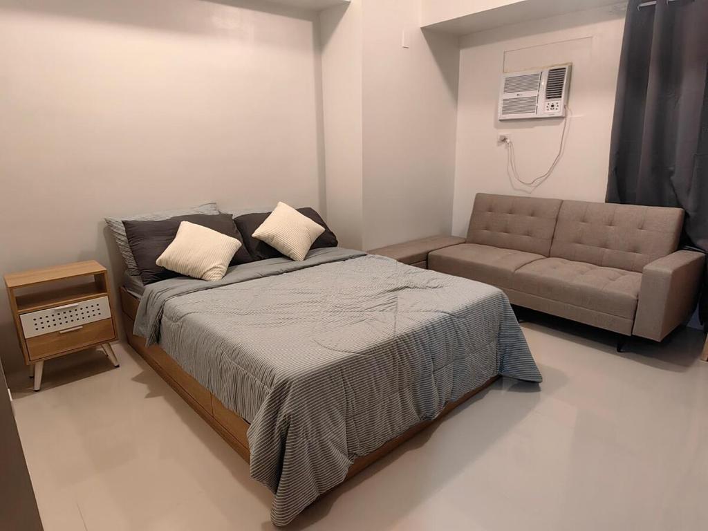 Big Studio with Pool & Gym Near Ayala & Landers