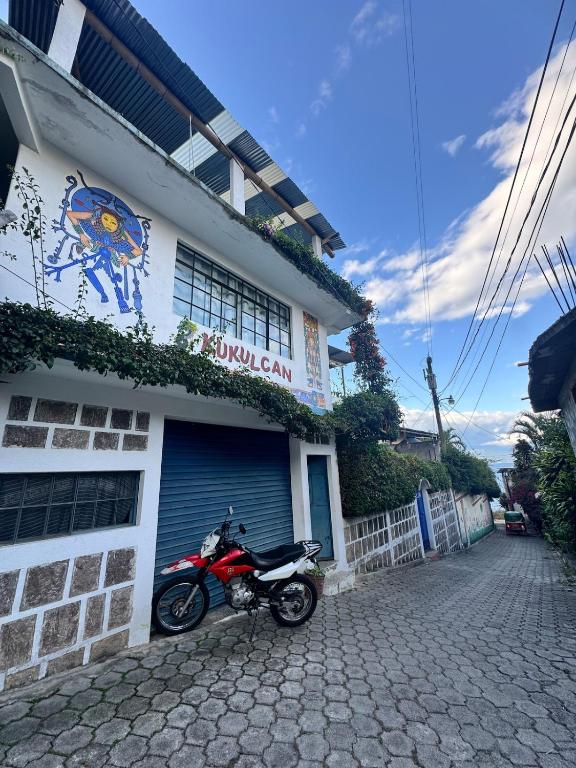 Το κτήριο όπου στεγάζεται  το διαμέρισμα