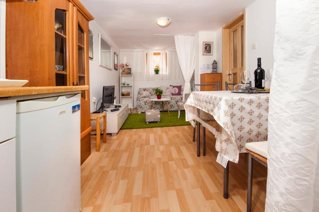 Kuchnia lub aneks kuchenny w obiekcie Apartment Premsai