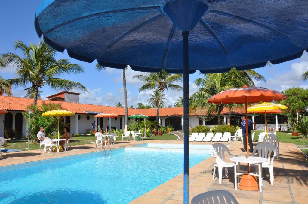 Bazén v ubytování Hotel Praia do Conde nebo v jeho okolí