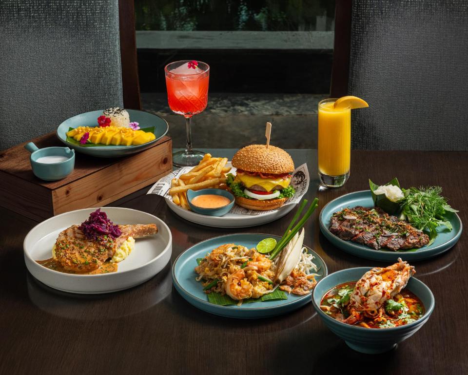 الطعام في الفندق أو بالجوار